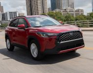 2022 Toyota Corolla Cross LE - Front Three-Quarter Wallpaper 190x150