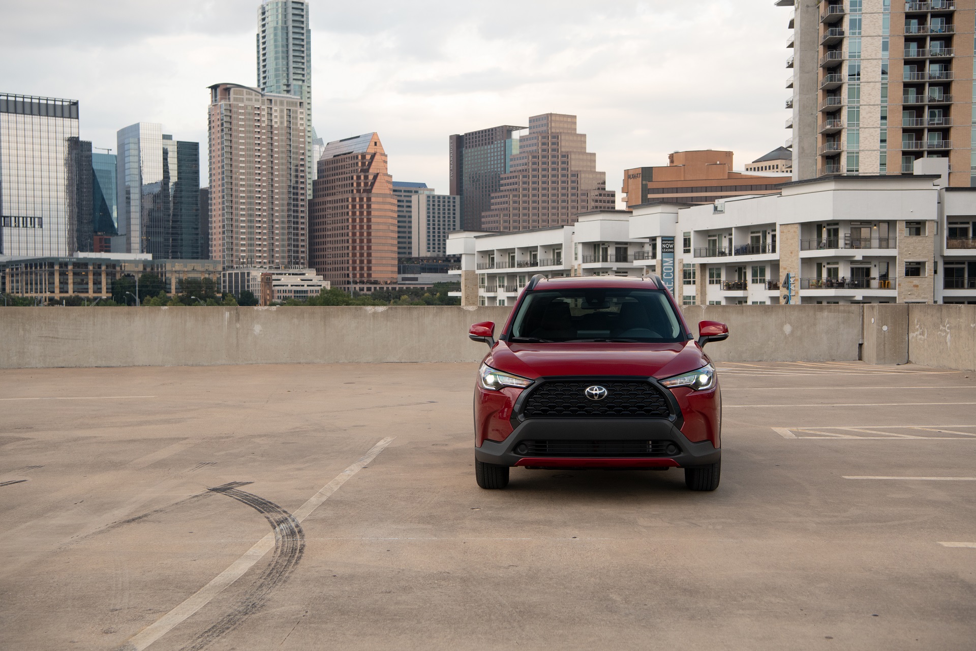 Download 2022 Toyota Corolla Cross LE - Front HD Wallpaper 1920x1280 #22