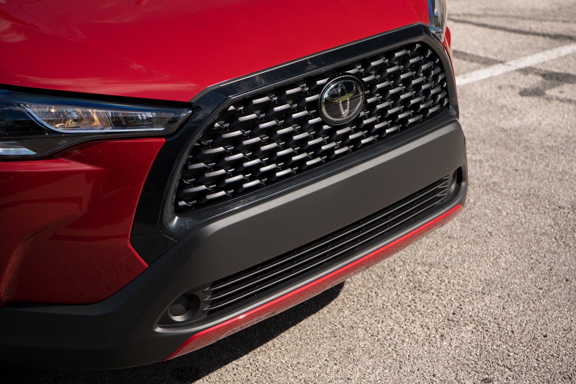 Download 2022 Toyota Corolla Cross LE - Grille HD Wallpaper 1920x1280 #30