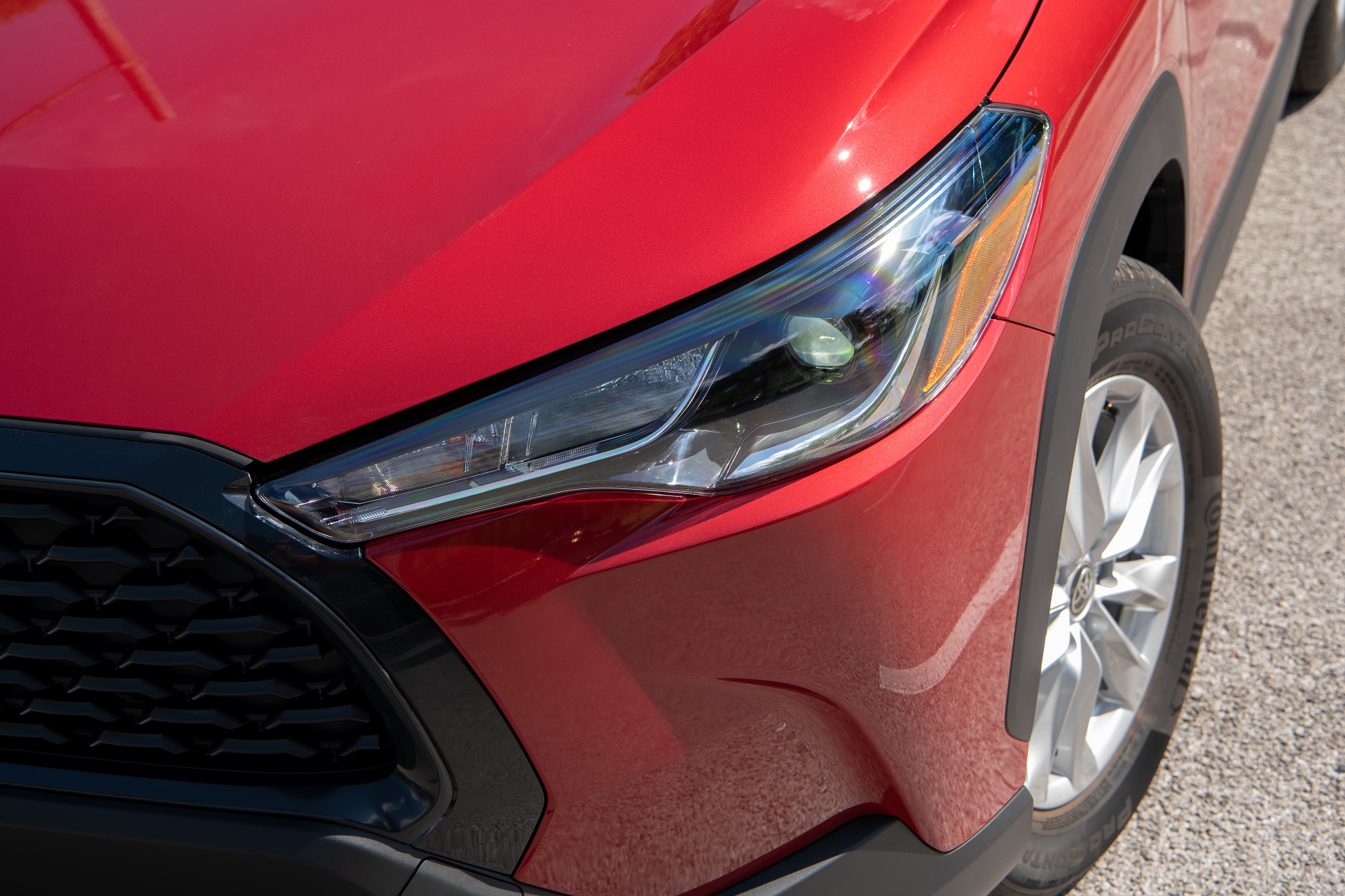 Download 2022 Toyota Corolla Cross LE - Headlight HD Wallpaper 1920x1279 #35