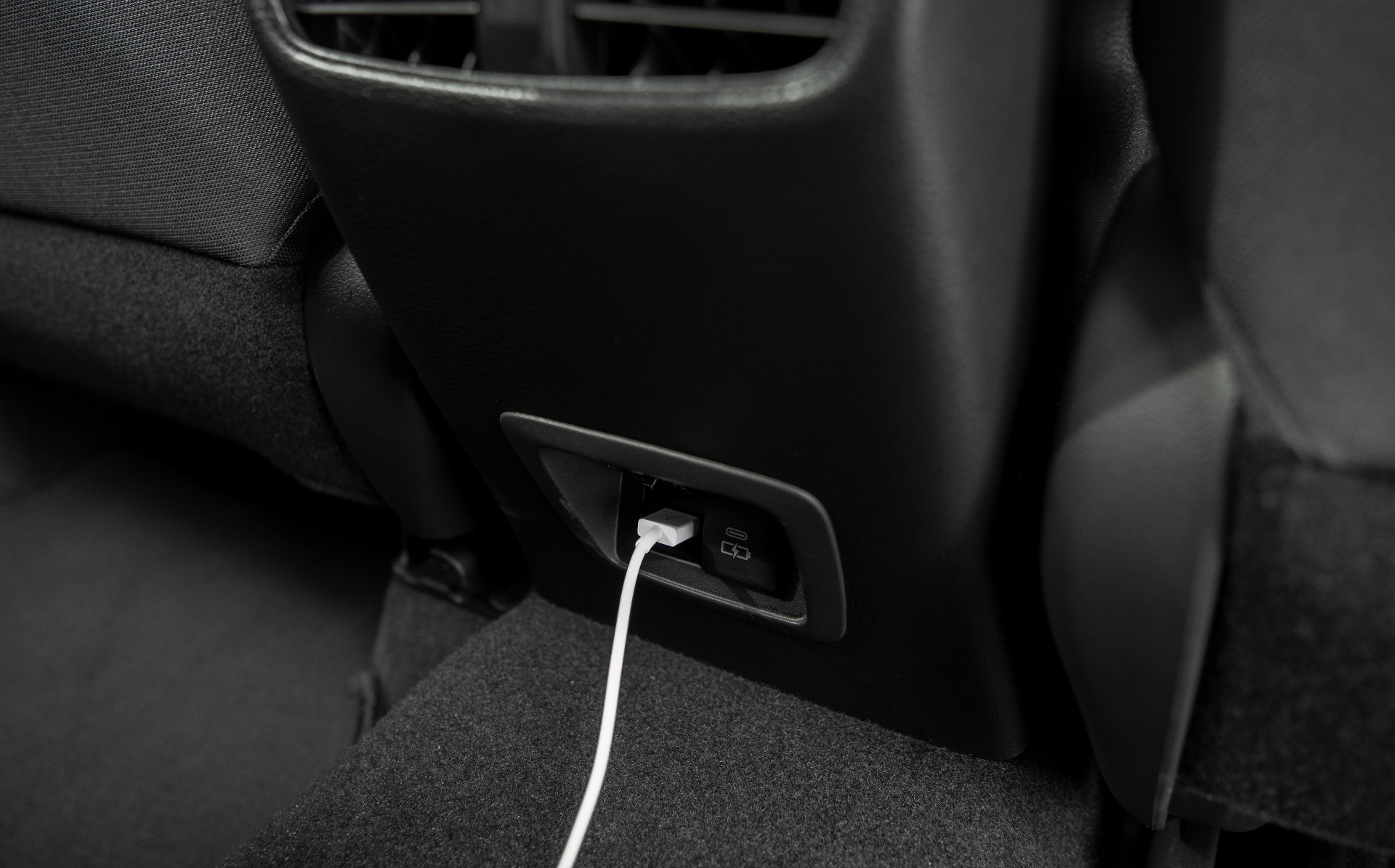 Download 2022 Toyota Corolla Cross LE - Interior, Detail HD Wallpaper 1920x1195 #55