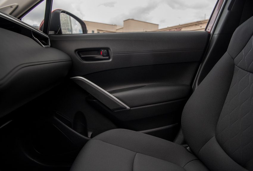 2022 Toyota Corolla Cross LE - Interior, Front Seats Wallpaper 850x577 #57