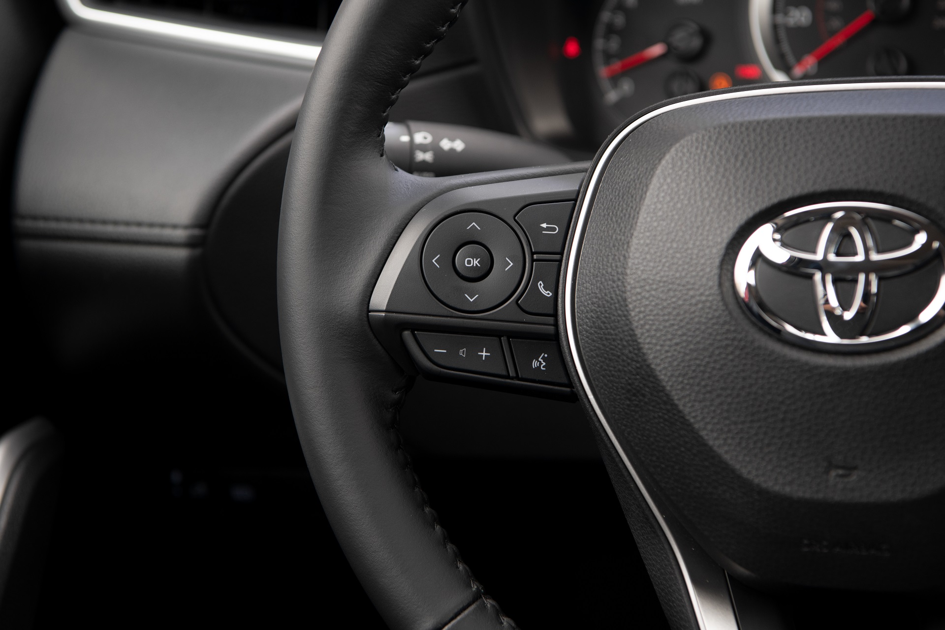 Download 2022 Toyota Corolla Cross LE - Interior, Steering Wheel HD Wallpaper 1920x1280 #62