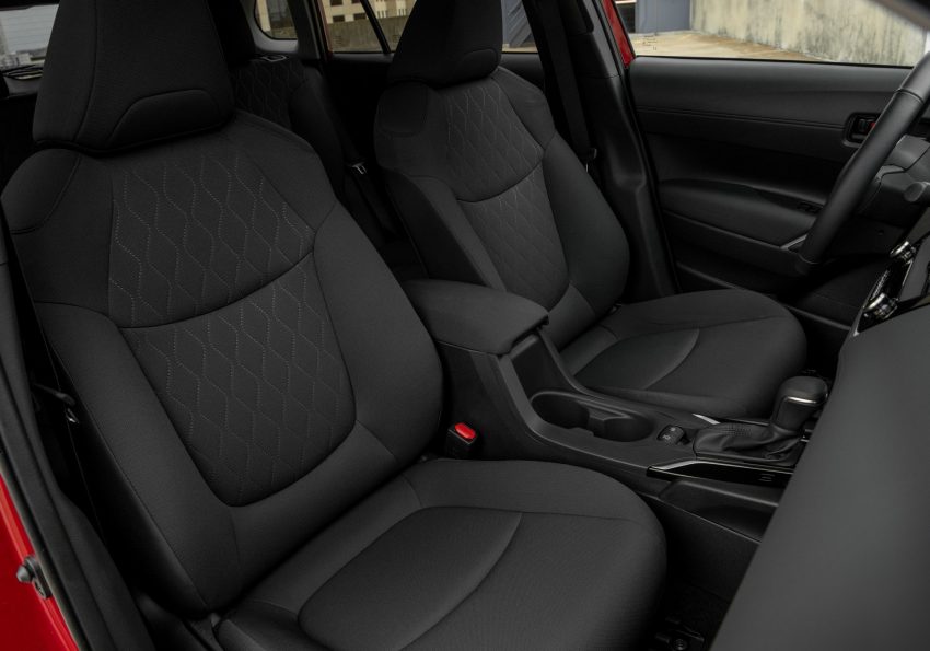 2022 Toyota Corolla Cross LE - Interior Wallpaper 850x595 #48