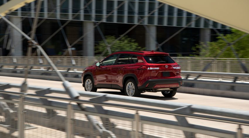 2022 Toyota Corolla Cross LE - Rear Three-Quarter Wallpaper 850x470 #5