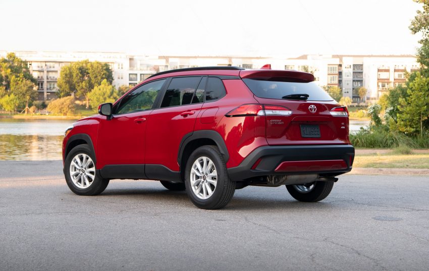 2022 Toyota Corolla Cross LE - Rear Three-Quarter Wallpaper 850x538 #21