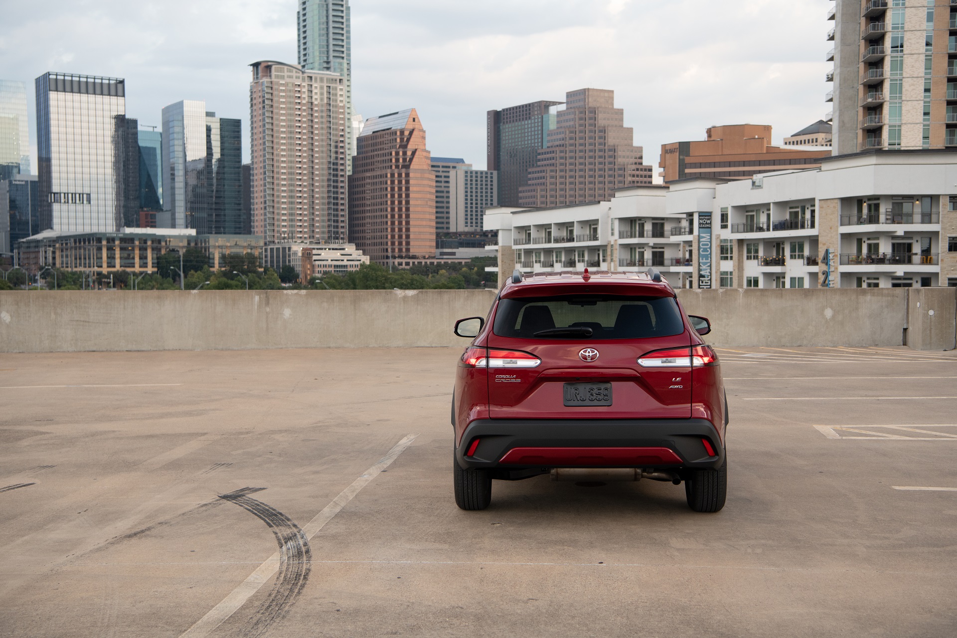 Download 2022 Toyota Corolla Cross LE - Rear HD Wallpaper 1920x1280 #23