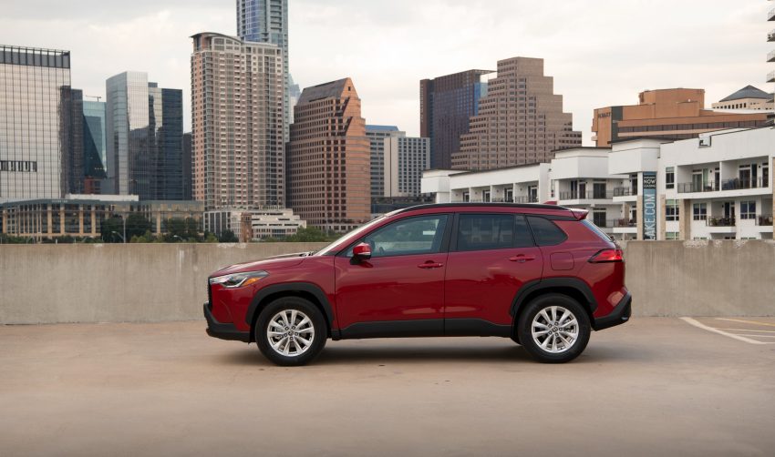 2022 Toyota Corolla Cross LE - Side Wallpaper 850x502 #25