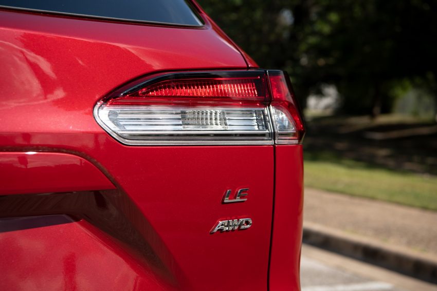 2022 Toyota Corolla Cross LE - Tail Light Wallpaper 850x567 #42