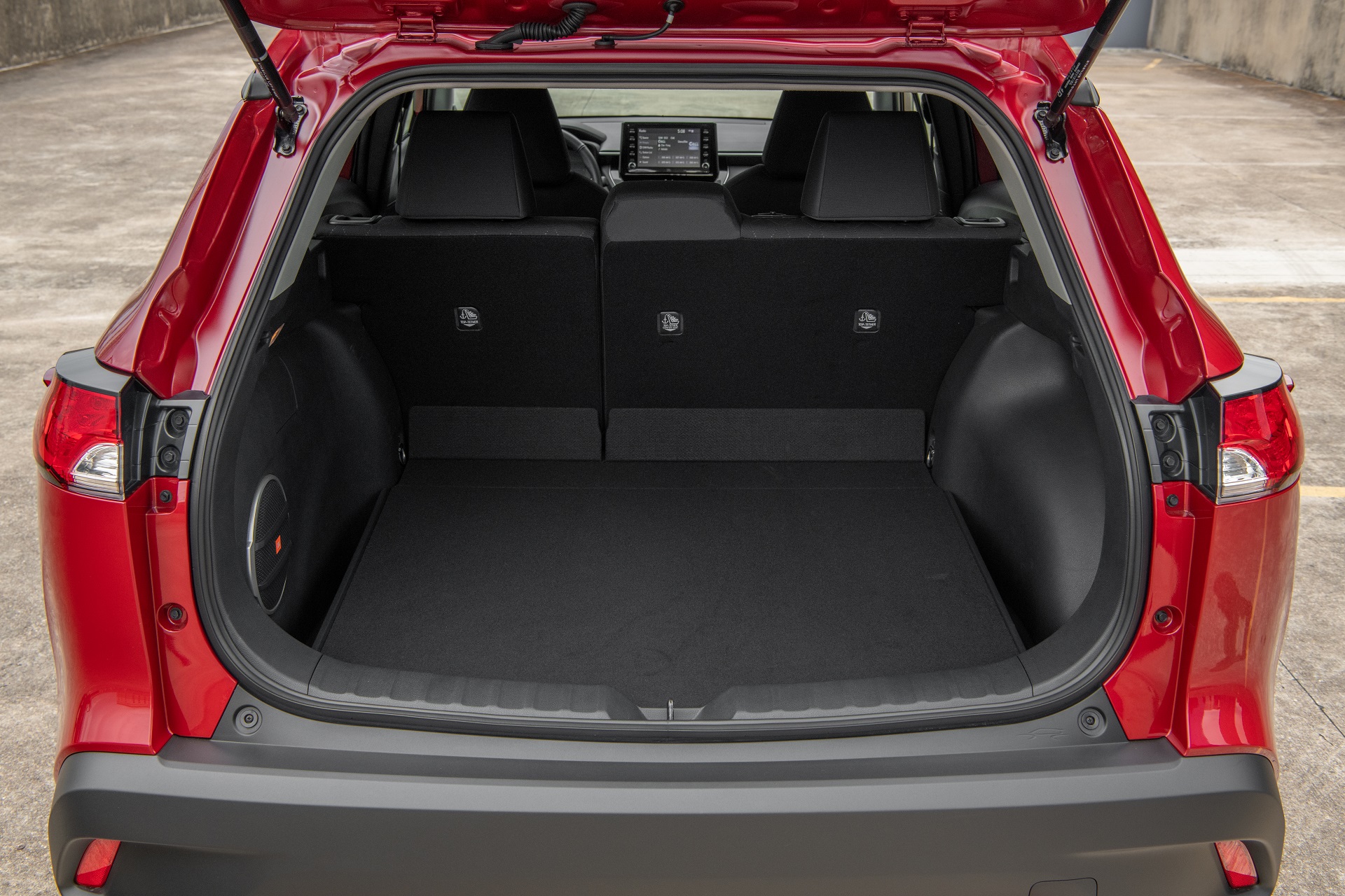 Download 2022 Toyota Corolla Cross LE - Trunk HD Wallpaper 1920x1280 #64