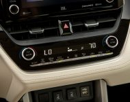 2022 Toyota Corolla Cross XLE - Central Console Wallpaper 190x150