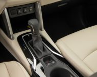 2022 Toyota Corolla Cross XLE - Central Console Wallpaper 190x150