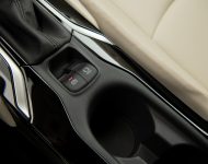 2022 Toyota Corolla Cross XLE - Central Console Wallpaper 190x150