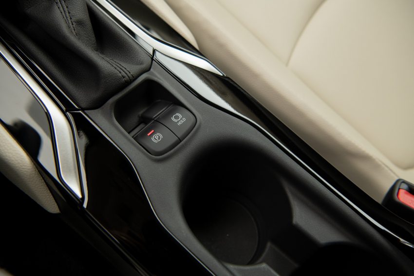 2022 Toyota Corolla Cross XLE - Central Console Wallpaper 850x567 #31