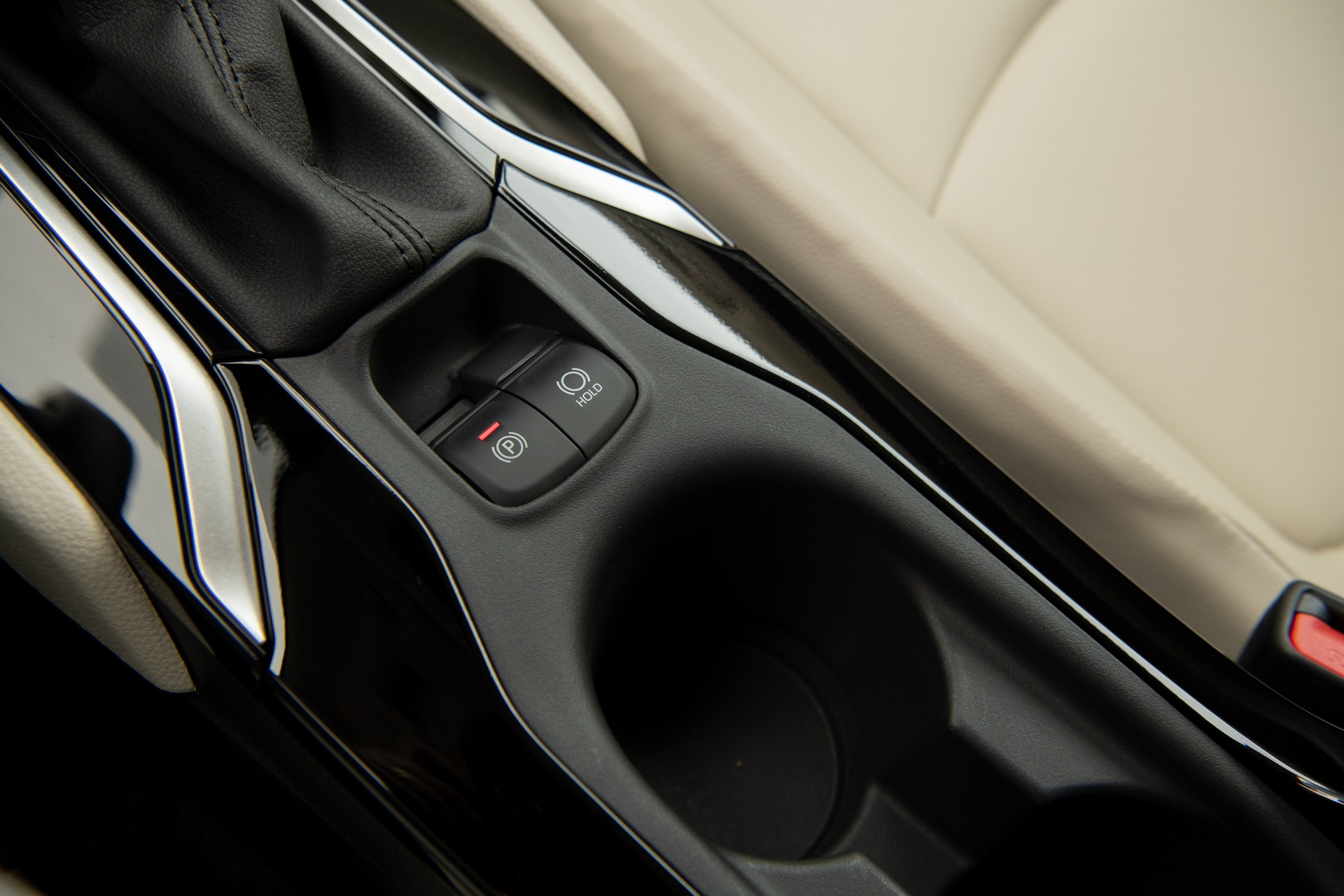 Download 2022 Toyota Corolla Cross XLE - Central Console HD Wallpaper 1920x1280 #31