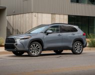 2022 Toyota Corolla Cross XLE - Front Three-Quarter Wallpaper 190x150