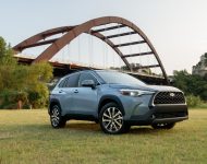 2022 Toyota Corolla Cross XLE - Front Three-Quarter Wallpaper 190x150