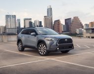 2022 Toyota Corolla Cross XLE - Front Three-Quarter Wallpaper 190x150