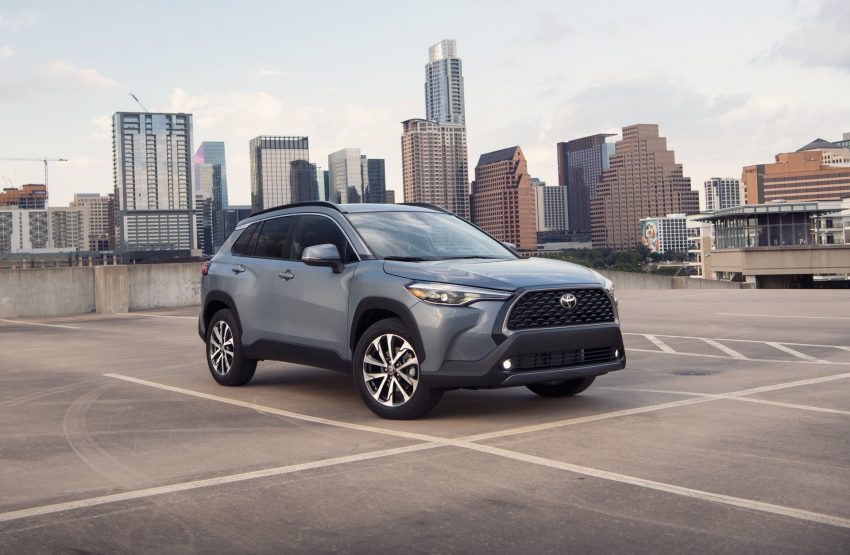 2022 Toyota Corolla Cross XLE - Front Three-Quarter Wallpaper 850x555 #77