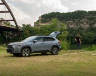 2022 Toyota Corolla Cross XLE - Front Three-Quarter Wallpaper 190x150