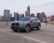 2022 Toyota Corolla Cross XLE - Front Three-Quarter Wallpaper 190x150