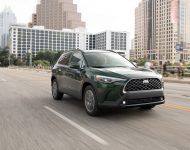 2022 Toyota Corolla Cross XLE - Front Three-Quarter Wallpaper 190x150