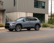 2022 Toyota Corolla Cross XLE - Front Three-Quarter Wallpaper 190x150