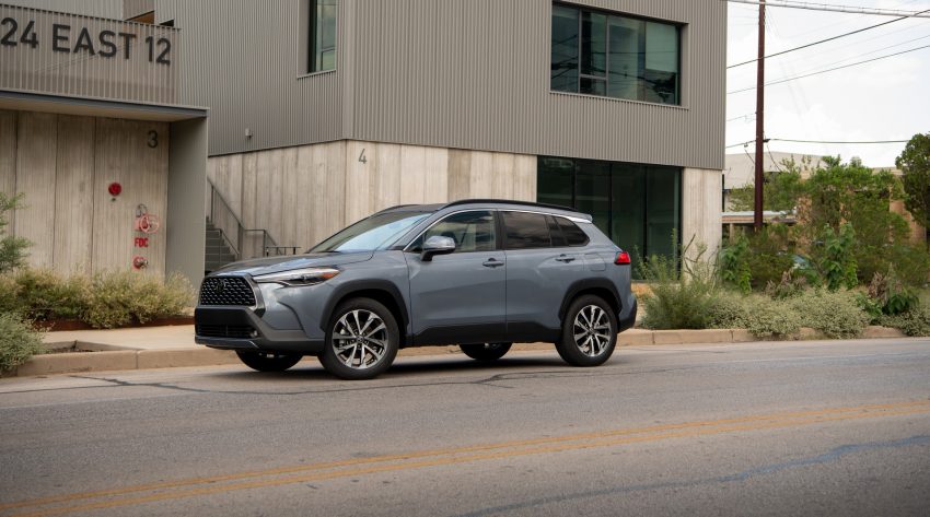 2022 Toyota Corolla Cross XLE - Front Three-Quarter Wallpaper 850x473 #93