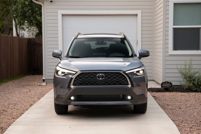 2022 Toyota Corolla Cross XLE - Front Wallpaper 850x568 #87