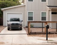 2022 Toyota Corolla Cross XLE - Front Wallpaper 190x150