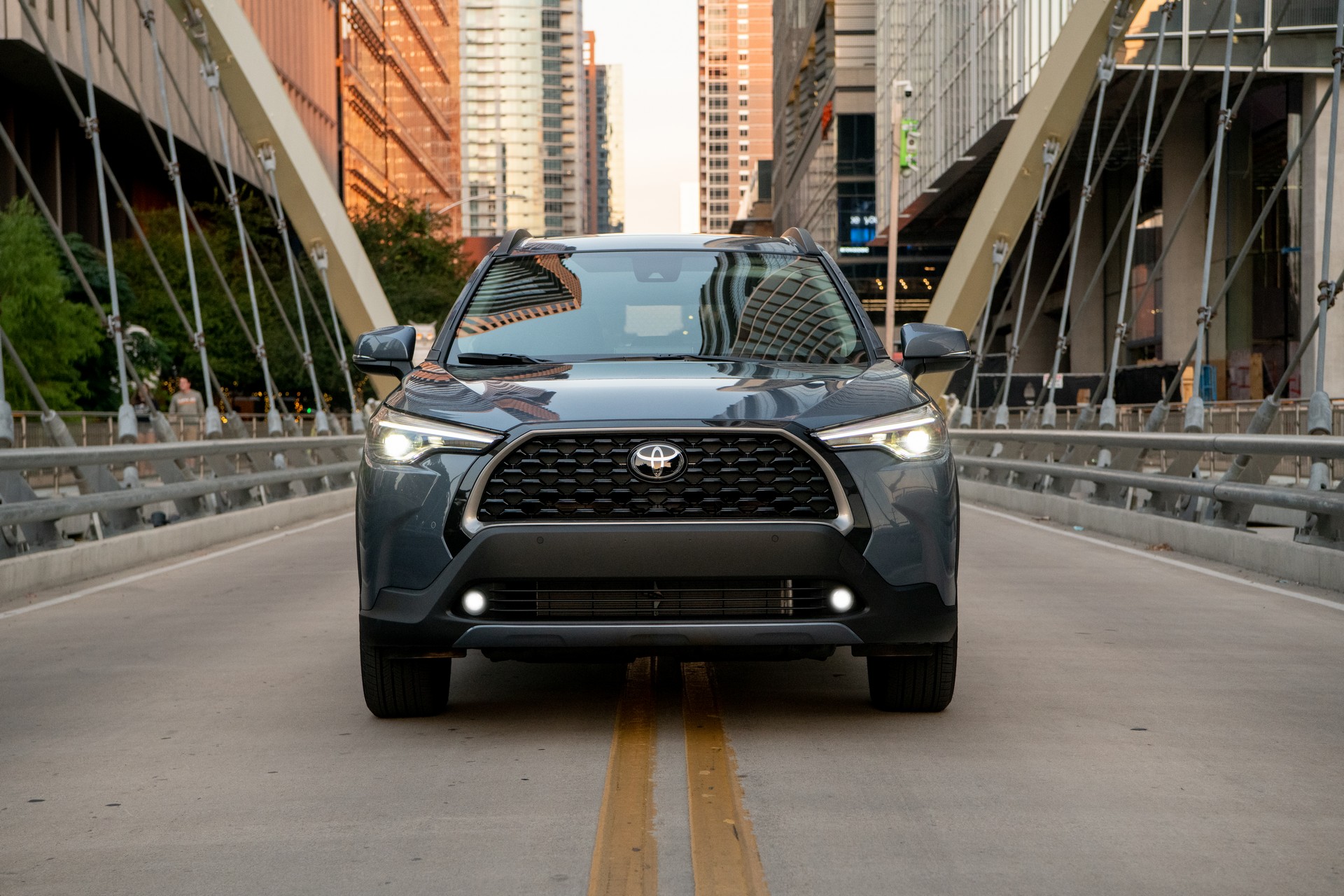 Download 2022 Toyota Corolla Cross XLE - Front HD Wallpaper 1920x1280 #73