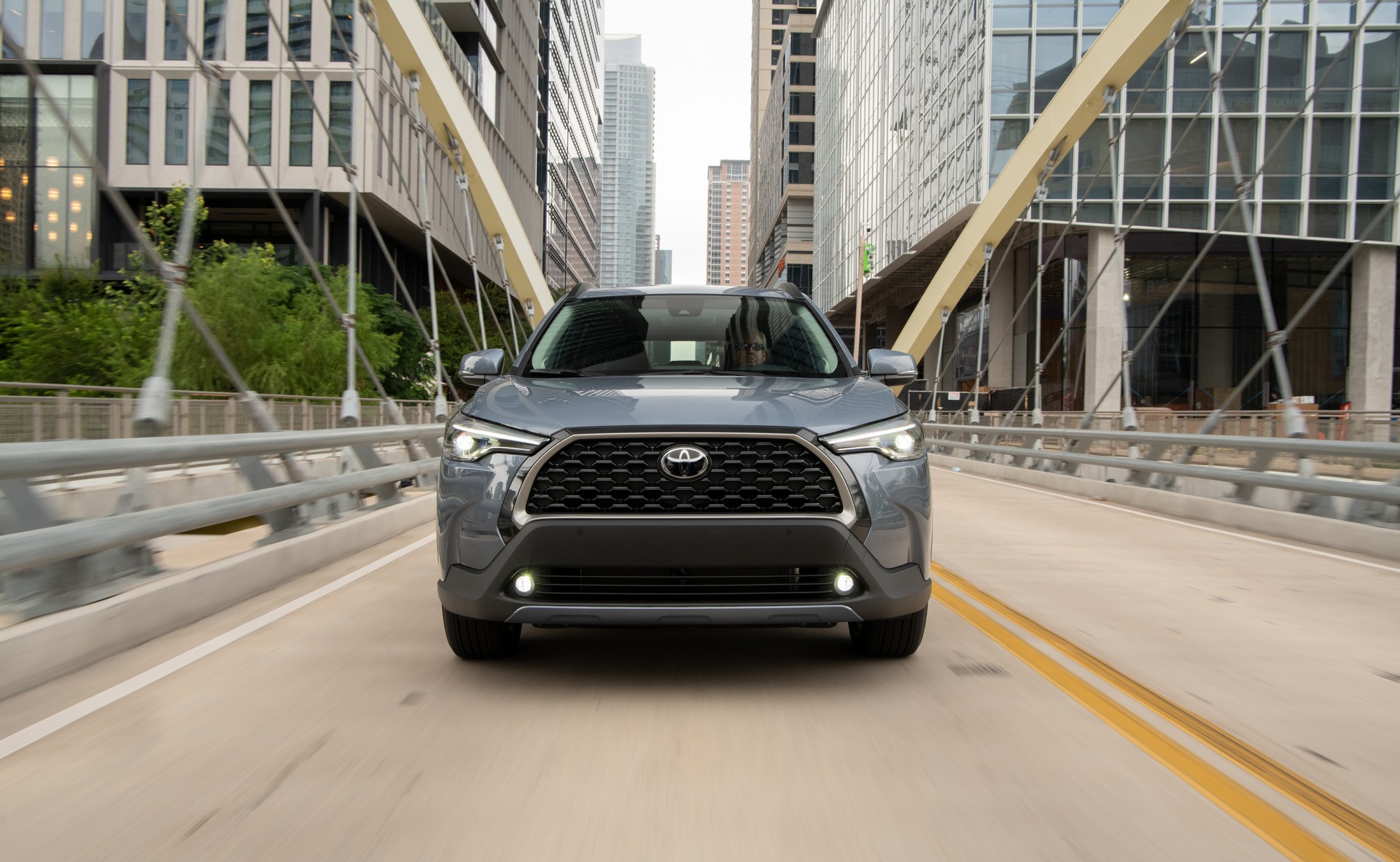 Download 2022 Toyota Corolla Cross XLE - Front HD Wallpaper 1920x1182 #70