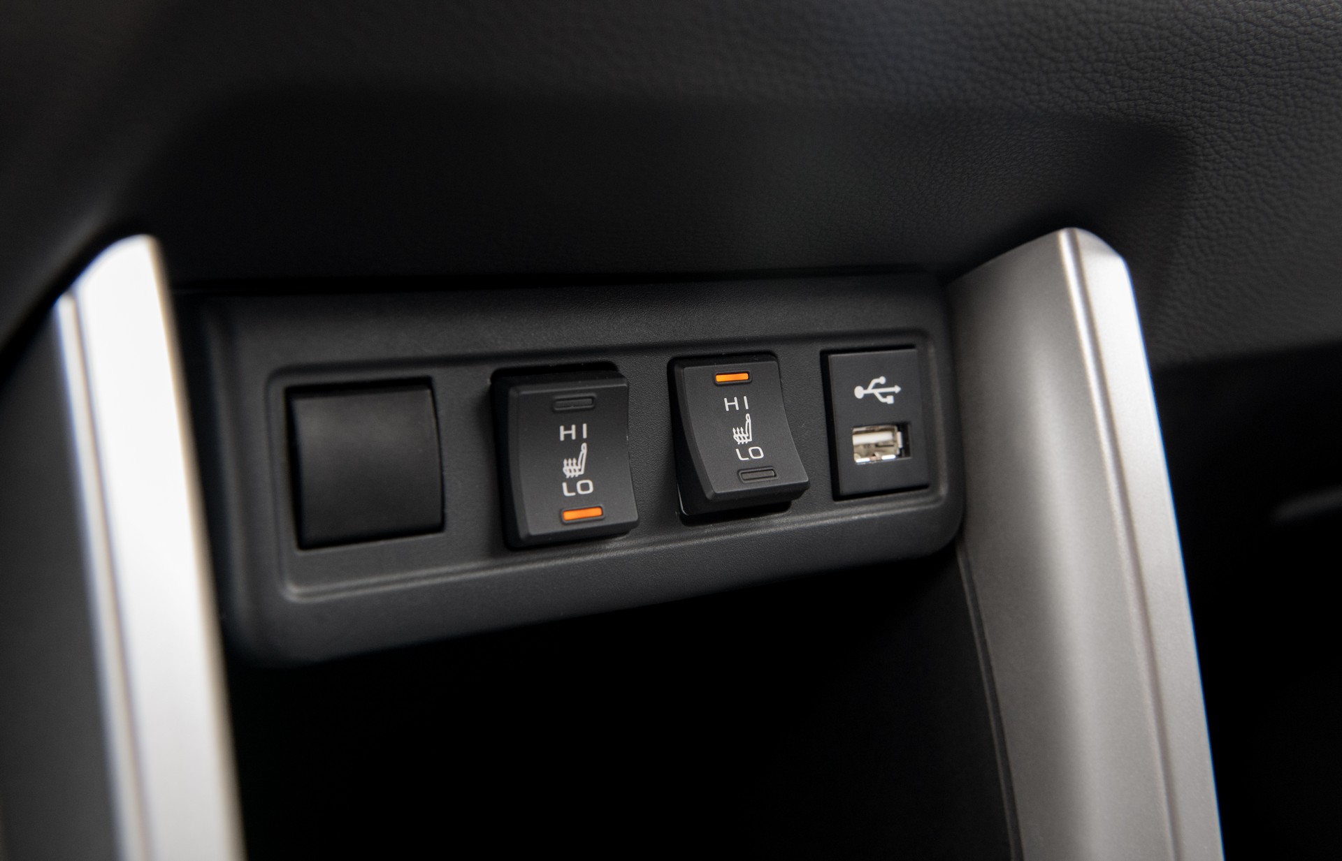 Download 2022 Toyota Corolla Cross XLE - Interior, Detail HD Wallpaper 1920x1233 #127