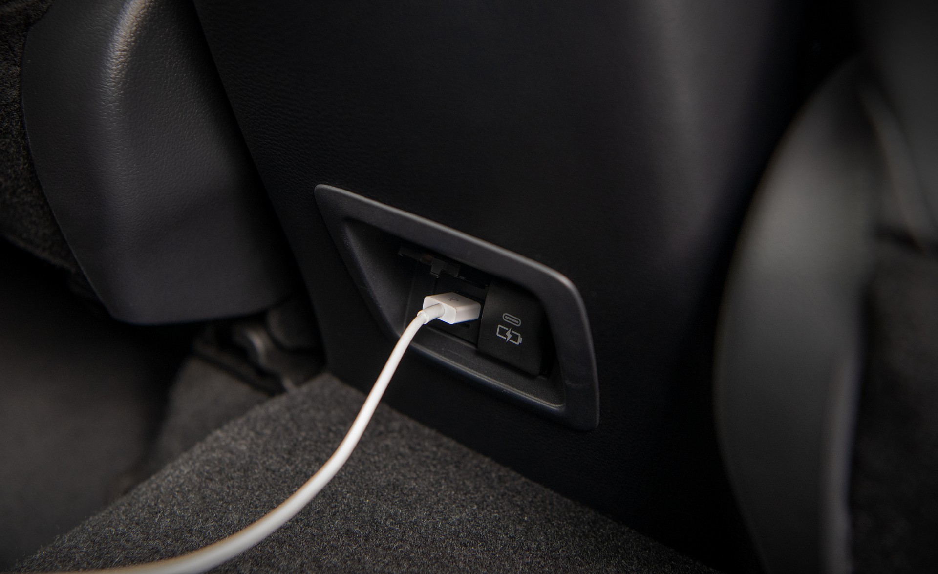 Download 2022 Toyota Corolla Cross XLE - Interior, Detail HD Wallpaper 1920x1175 #128