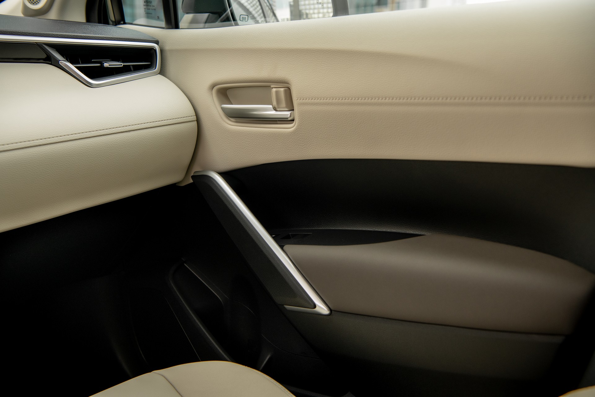 Download 2022 Toyota Corolla Cross XLE - Interior, Detail HD Wallpaper 1920x1280 #46