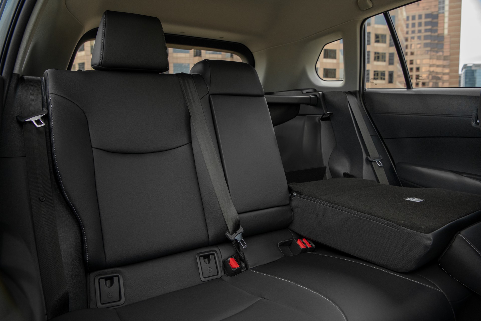 Download 2022 Toyota Corolla Cross XLE - Interior, Rear Seats HD Wallpaper 1920x1280 #134