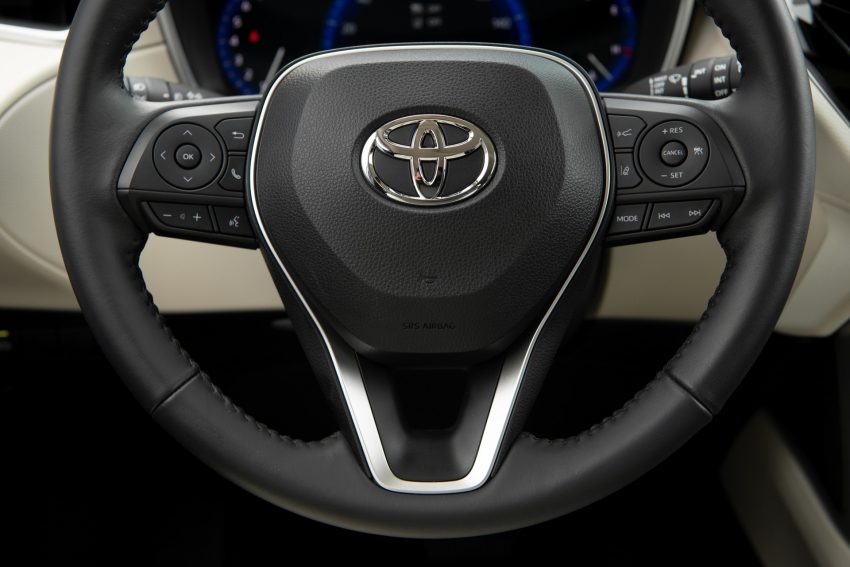 2022 Toyota Corolla Cross XLE - Interior, Steering Wheel Wallpaper 850x567 #54