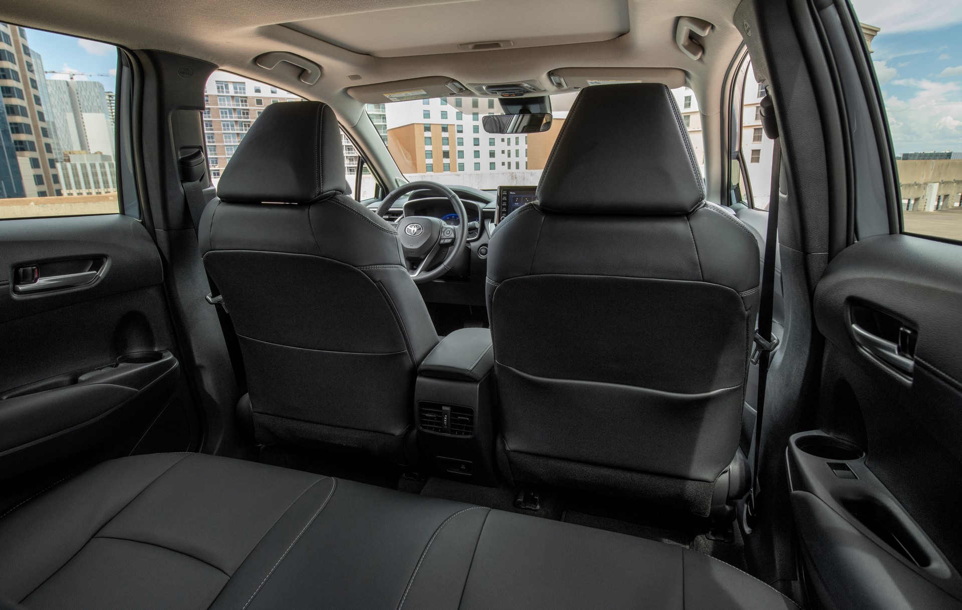 Download 2022 Toyota Corolla Cross XLE - Interior HD Wallpaper 1920x1219 #124