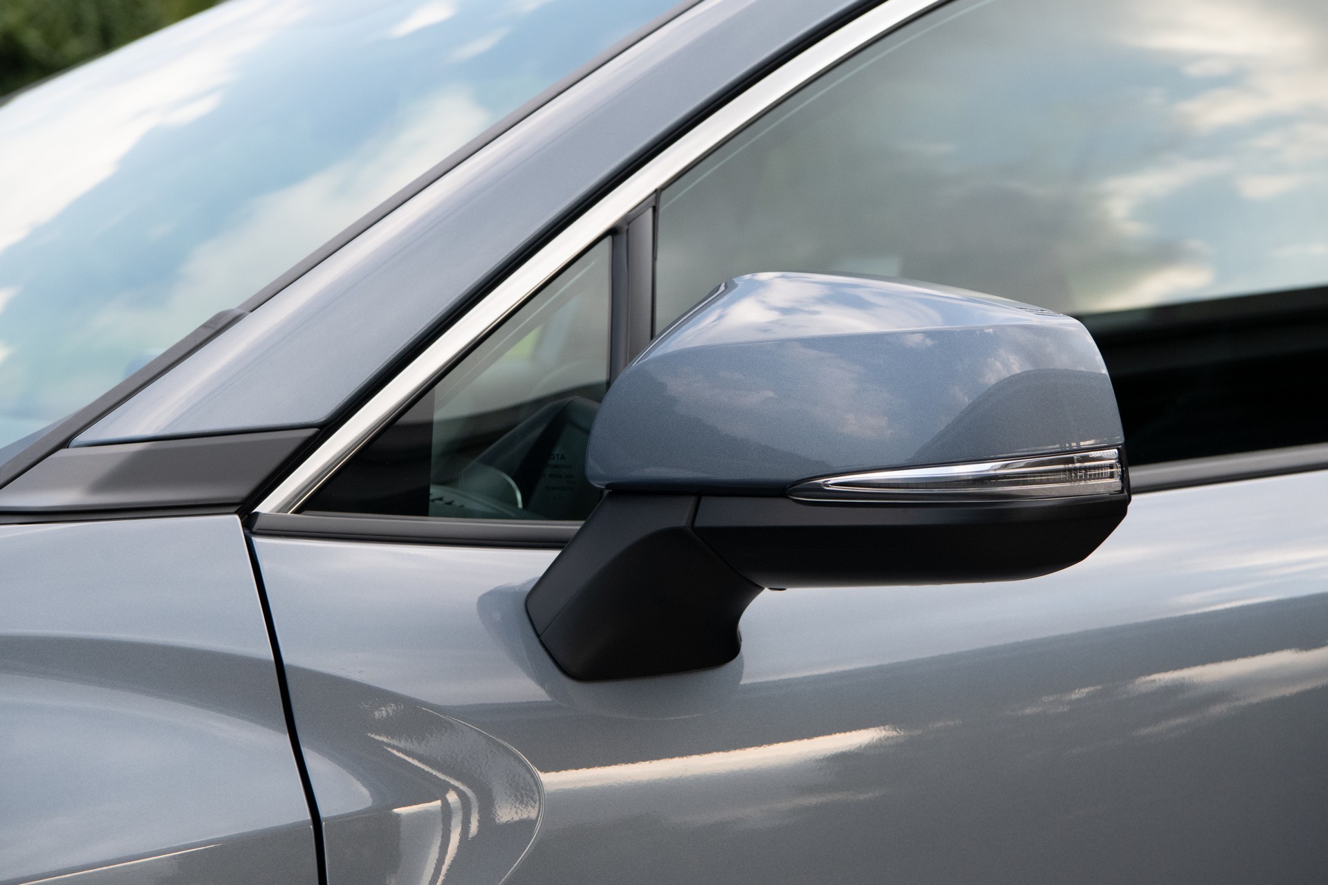 Download 2022 Toyota Corolla Cross XLE - Mirror HD Wallpaper 1920x1280 #109