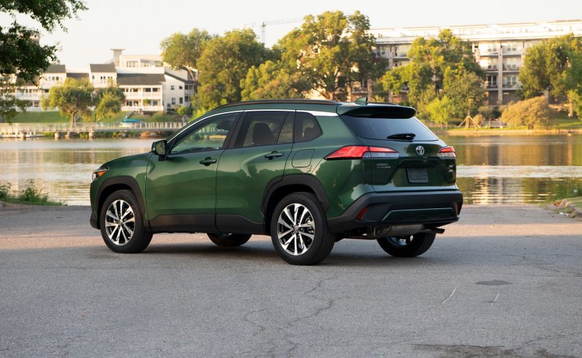 2022 Toyota Corolla Cross XLE - Rear Three-Quarter Wallpaper 850x524 #14