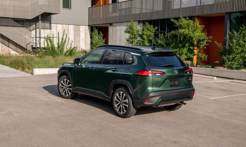 2022 Toyota Corolla Cross XLE - Rear Three-Quarter Wallpaper 850x509 #15