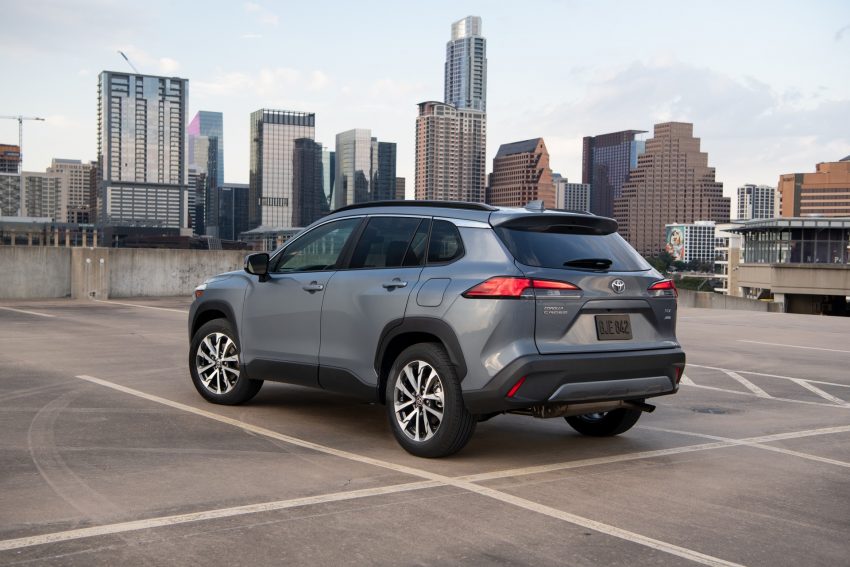 2022 Toyota Corolla Cross XLE - Rear Three-Quarter Wallpaper 850x567 #81