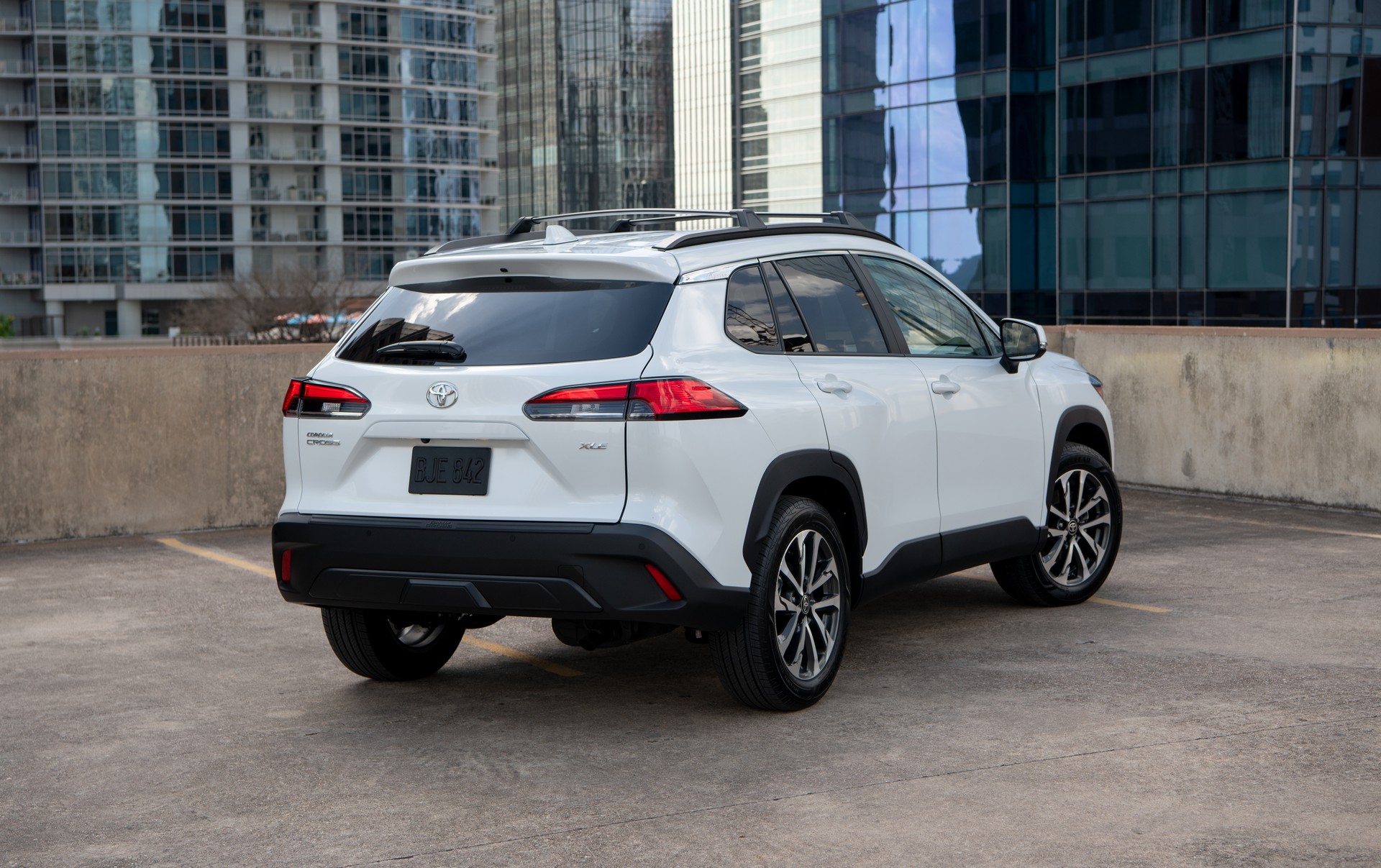 Download 2022 Toyota Corolla Cross XLE - Rear Three-Quarter HD Wallpaper 1920x1207 #64