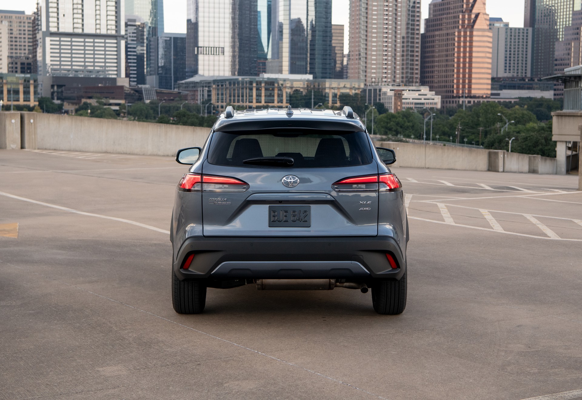 Download 2022 Toyota Corolla Cross XLE - Rear HD Wallpaper 1920x1322 #82