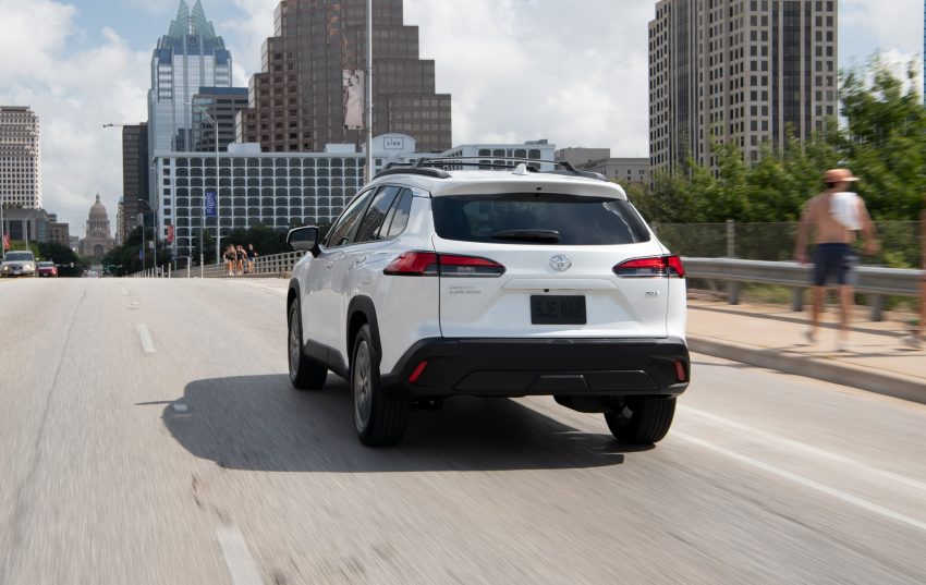 2022 Toyota Corolla Cross XLE - Rear Wallpaper 850x537 #61
