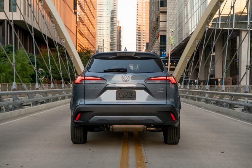 2022 Toyota Corolla Cross XLE - Rear Wallpaper 850x567 #75