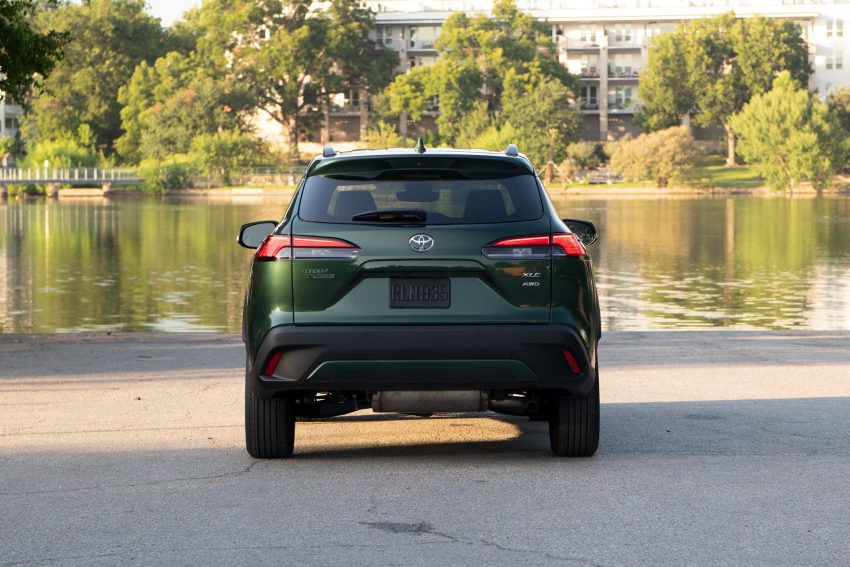 2022 Toyota Corolla Cross XLE - Rear Wallpaper 850x567 #16