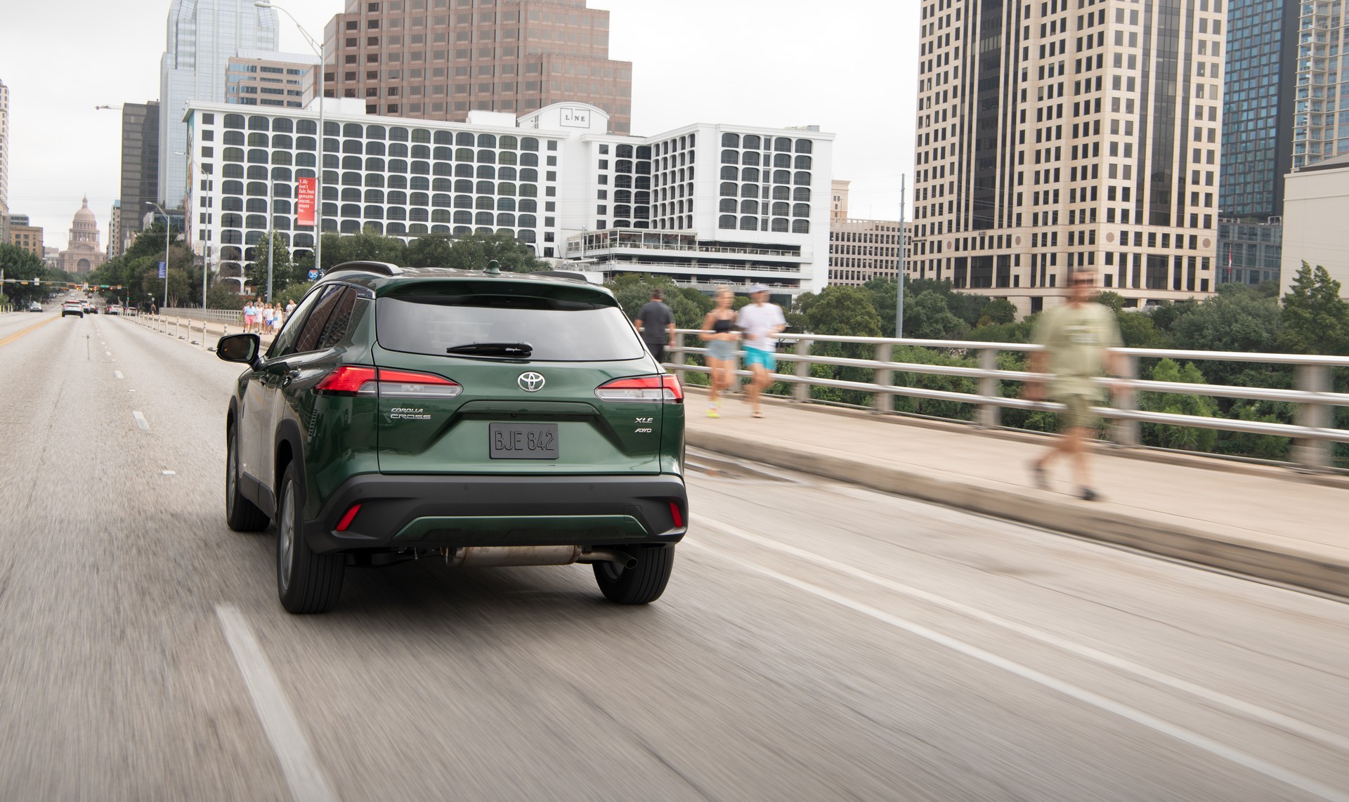 Download 2022 Toyota Corolla Cross XLE - Rear HD Wallpaper 1920x1142 #5