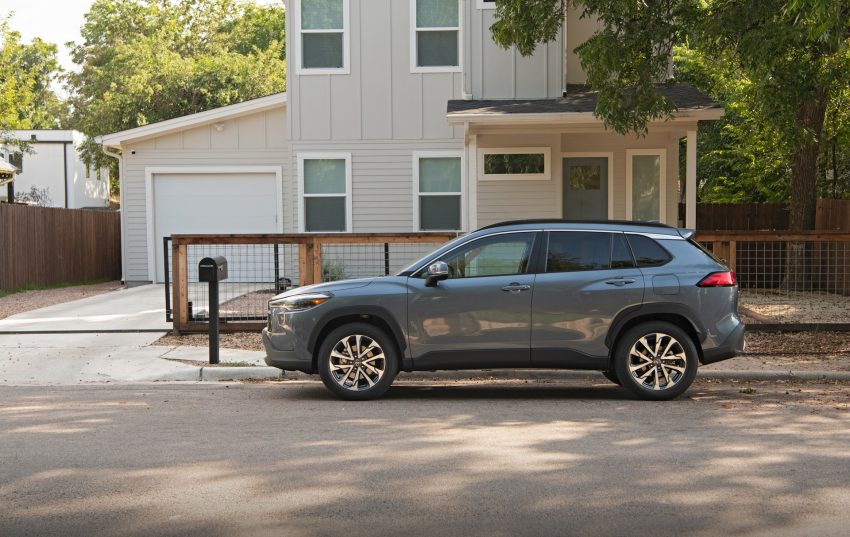 2022 Toyota Corolla Cross XLE - Side Wallpaper 850x537 #89