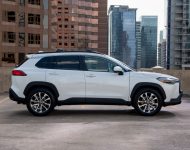2022 Toyota Corolla Cross XLE - Side Wallpaper 190x150